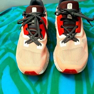 Oncloud - On Running
Cloudstratus Running Shoe - Women's